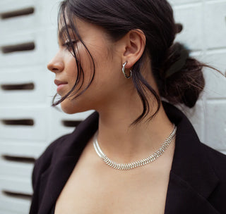 BRITTANY TWIST HOOP LUXE SILVER