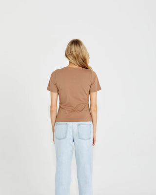CLAIRE V-NECK TEE -MOCHA BROWN